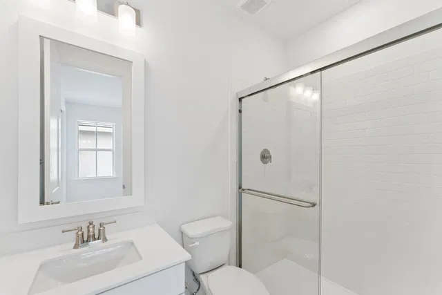 Unit 14 photo 12