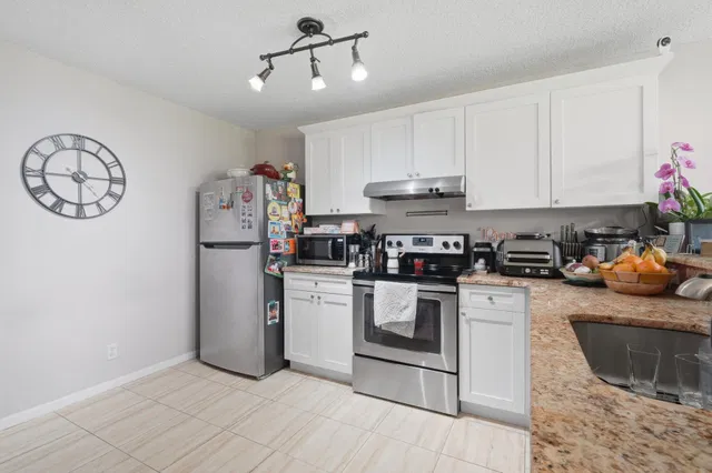 Residence photo 6
