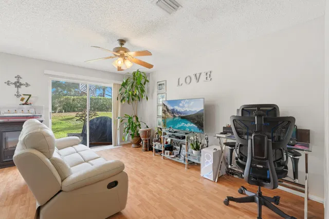 Residence photo 9