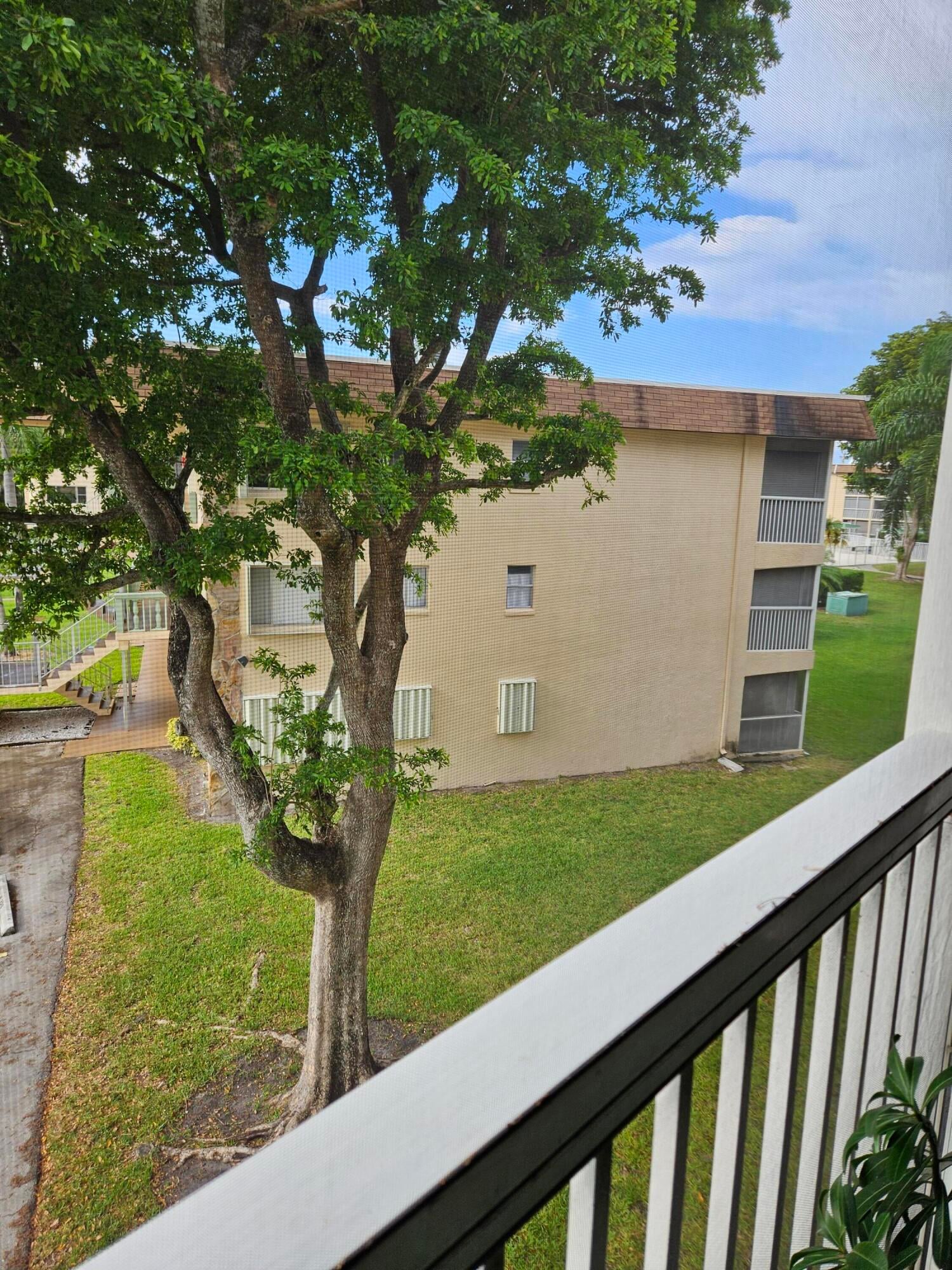 Unit 302 photo 11