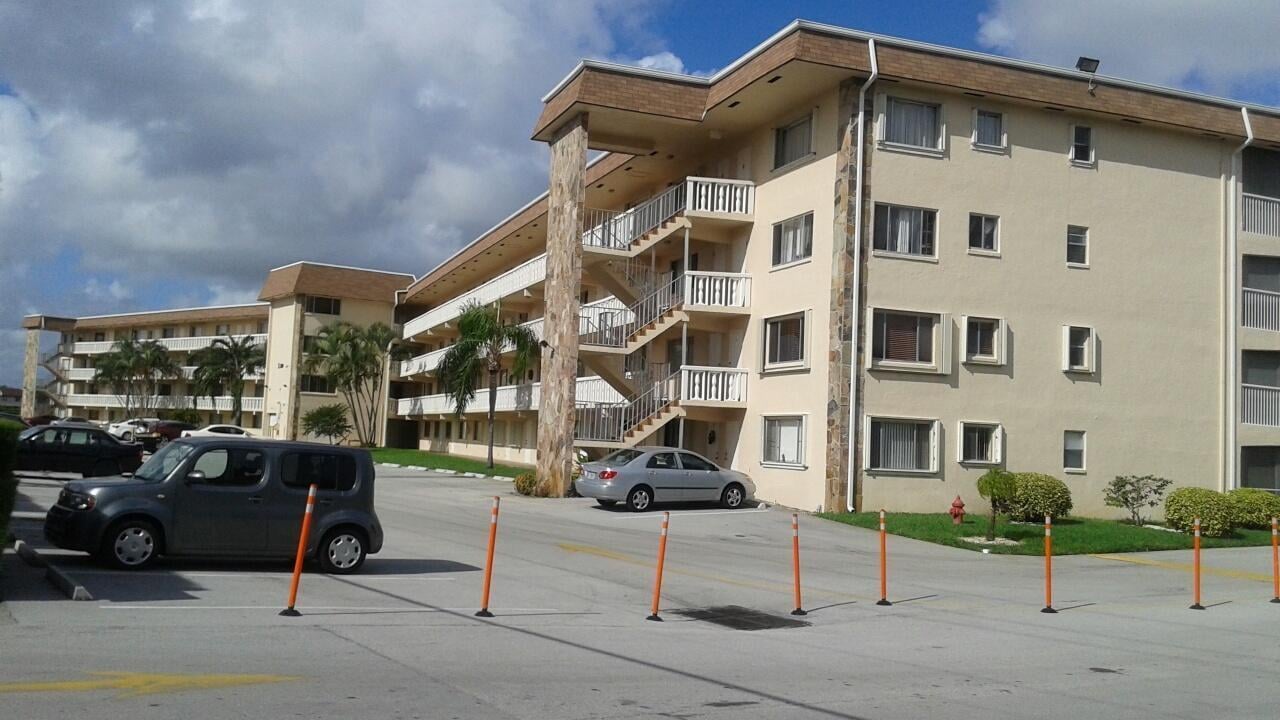 Unit 302 photo 12