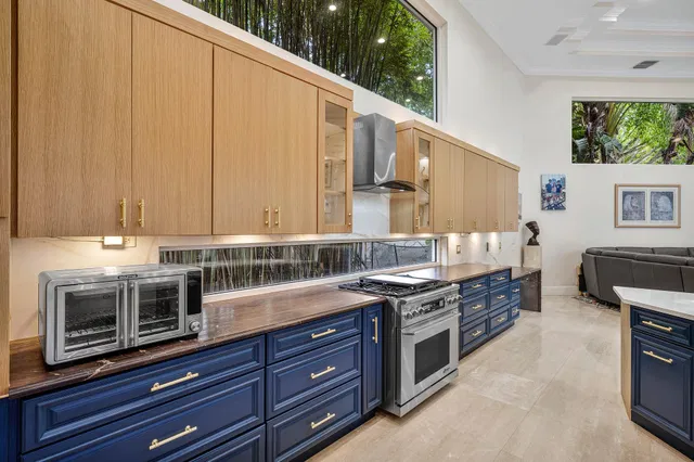 Seasons Residence photo 17