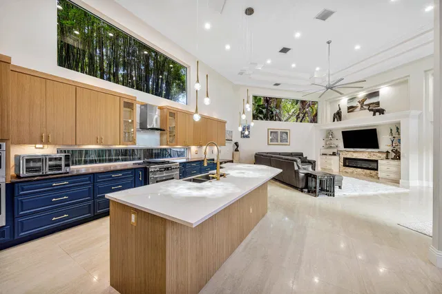 Seasons Residence photo 18