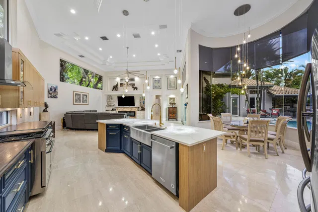 Seasons Residence photo 20