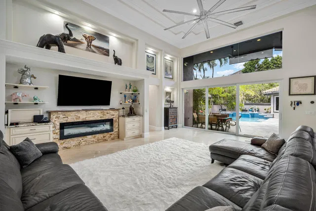 Seasons Residence photo 21