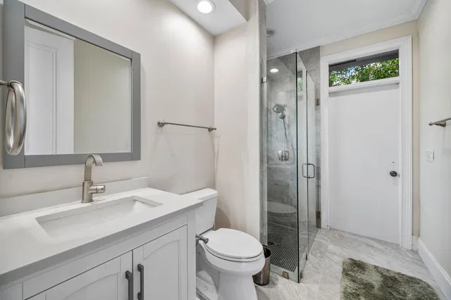 Seasons Residence photo 32