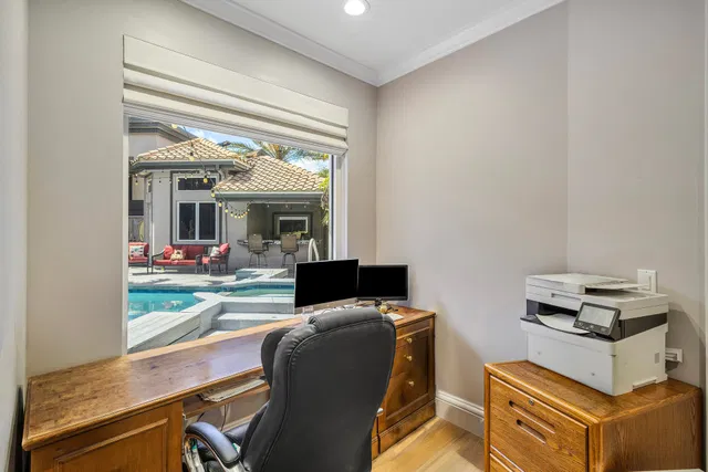 Seasons Residence photo 33