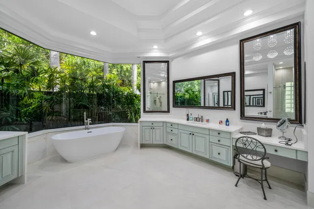 Seasons Residence photo 41