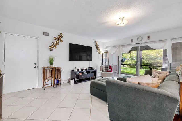 Unit 104 photo 6