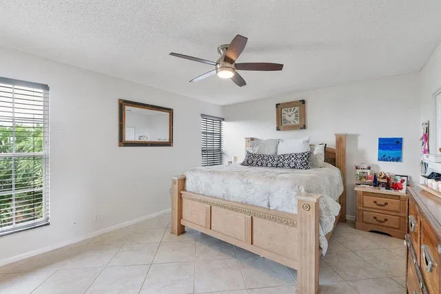 Unit 104 photo 16