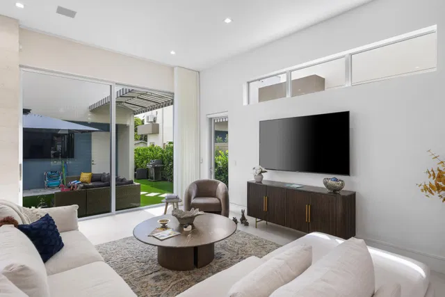 Residence photo 12