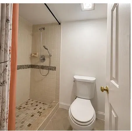 Unit 105 photo 8