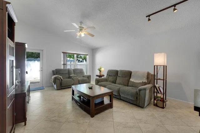 Residence photo 22