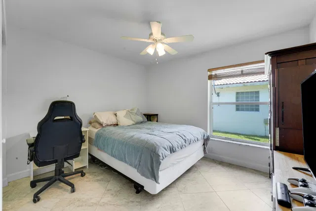 Residence photo 32