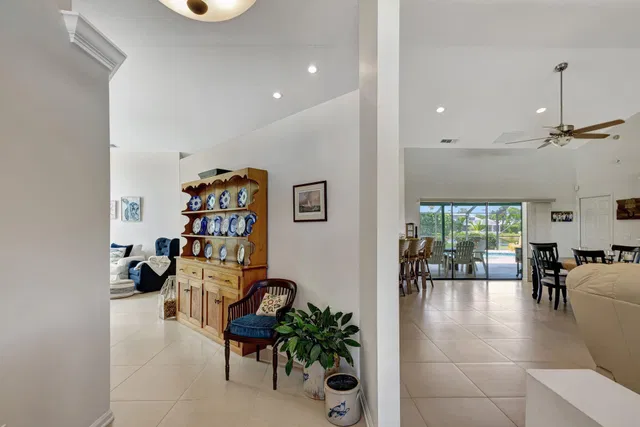 Residence photo 26