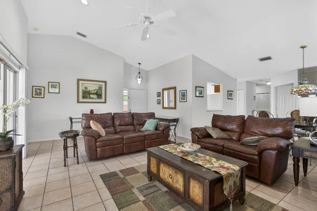  Residence photo 9