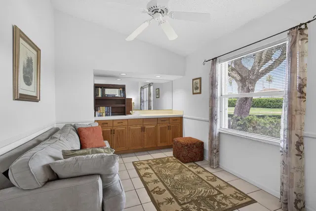  Residence photo 17