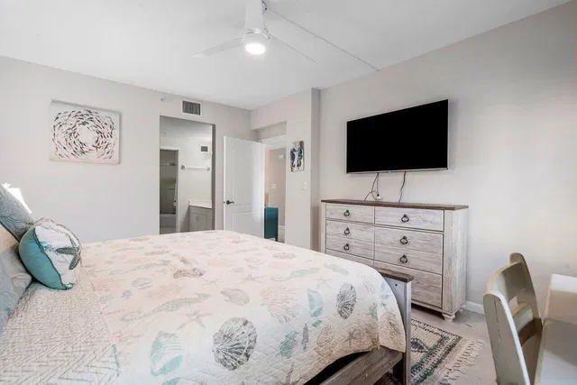 Unit 304 photo 14