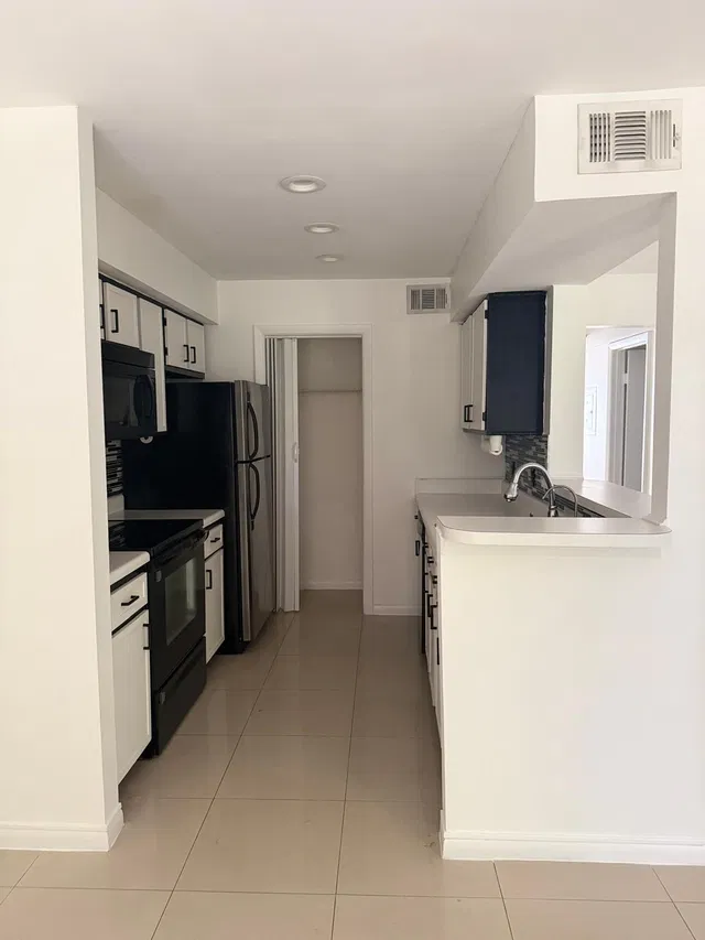  Unit 15-103 photo 9