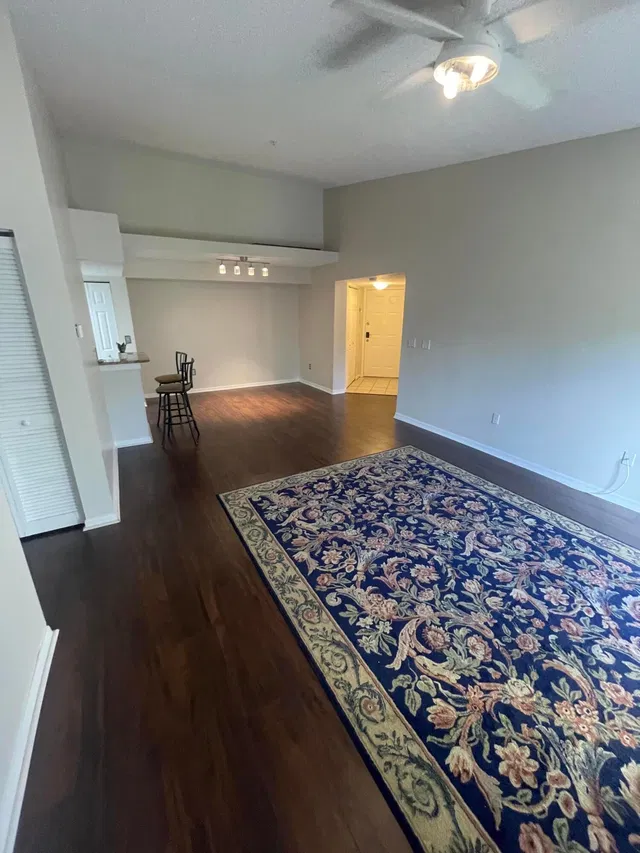 Unit 417 photo 2