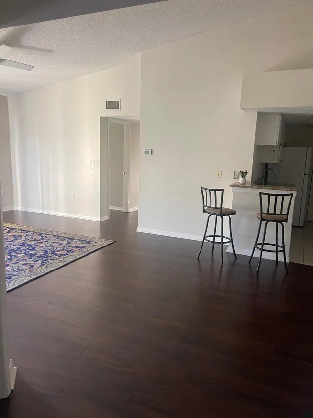 Unit 417 photo 3