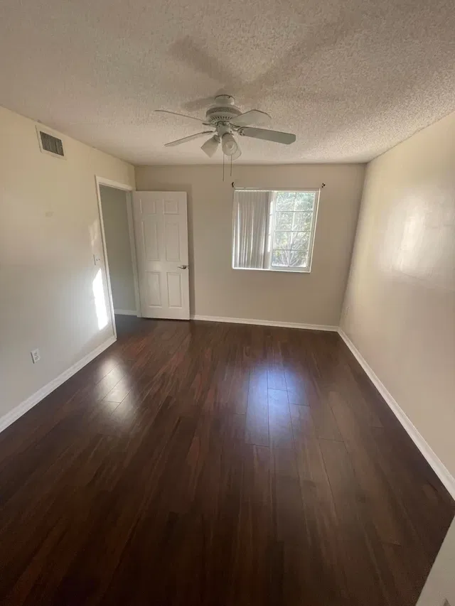 Unit 417 photo 6
