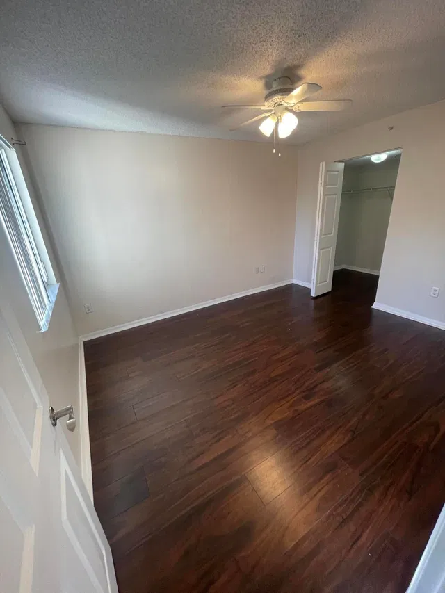 Unit 417 photo 8