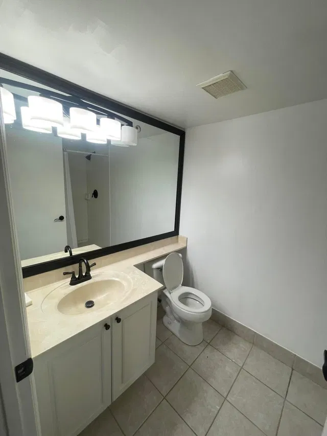 Unit 417 photo 11
