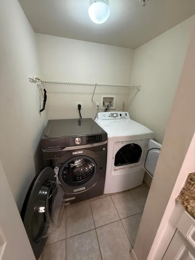 Unit 417 photo 16