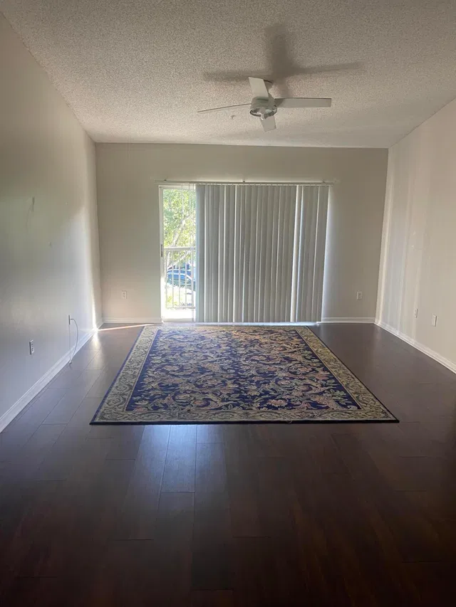 Unit 417 photo 18