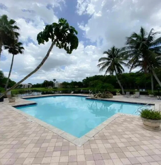 Unit 417 photo 36