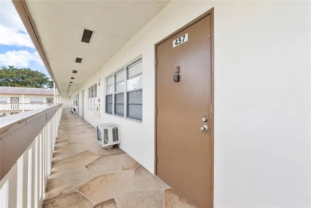 Unit 457 photo 11
