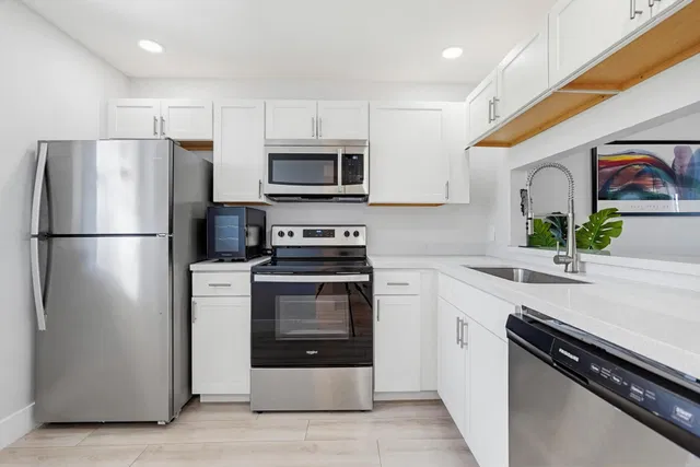Unit 204 photo 3