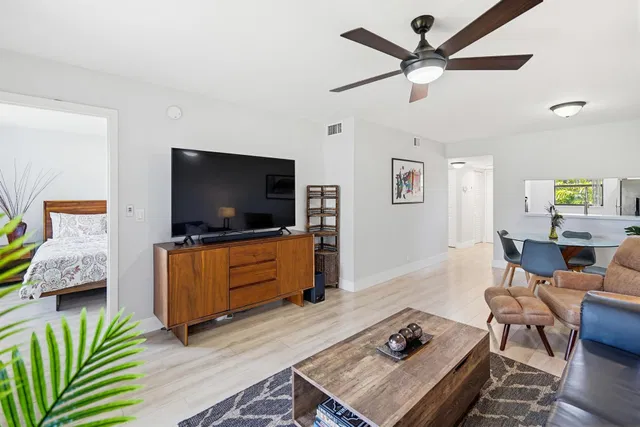 Unit 204 photo 9