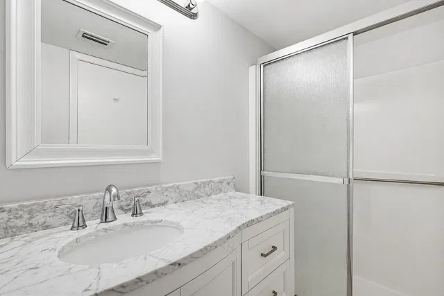 Unit 204 photo 15