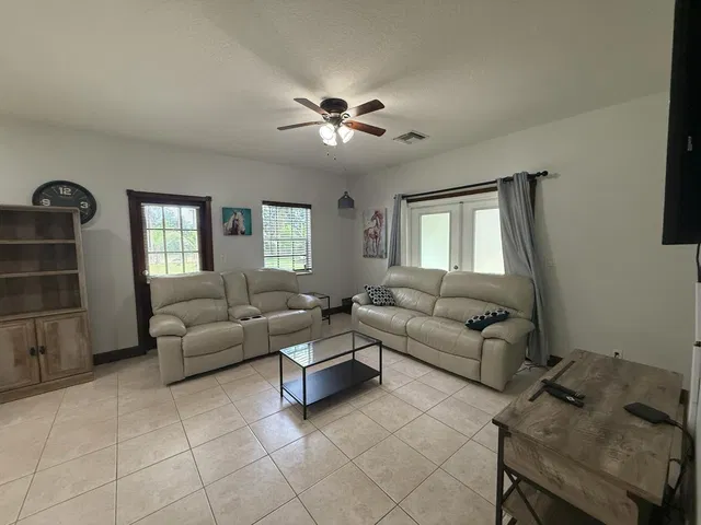 Residence photo 2
