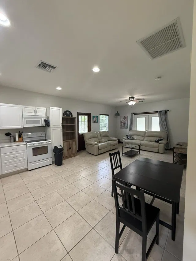 Residence photo 8