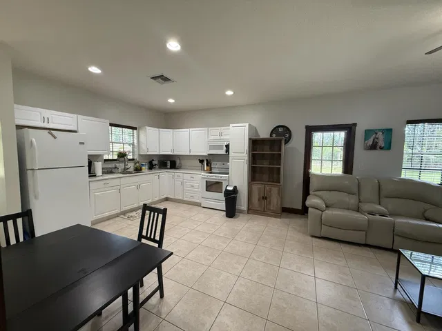 Residence photo 9