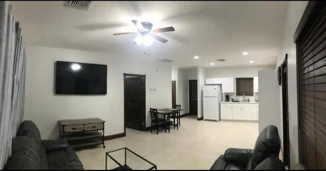 Residence photo 12