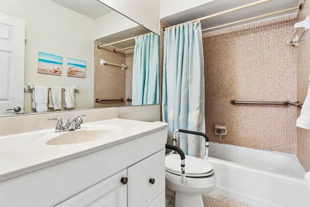 Unit 8-204 photo 17
