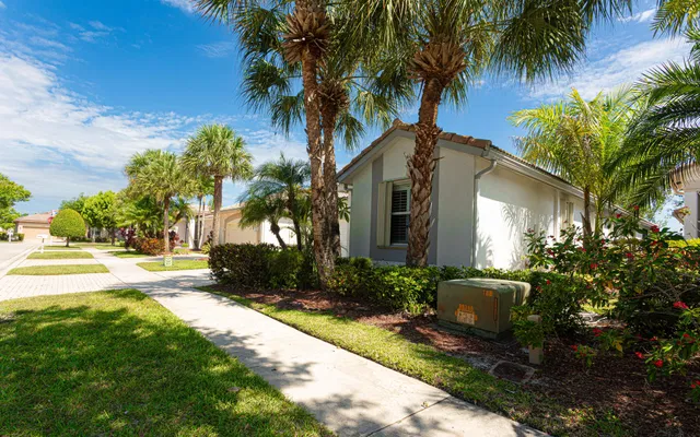  Residence photo 4