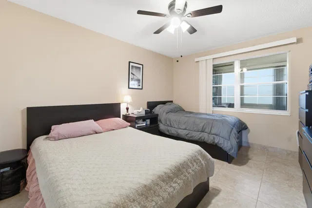 Residence photo 12