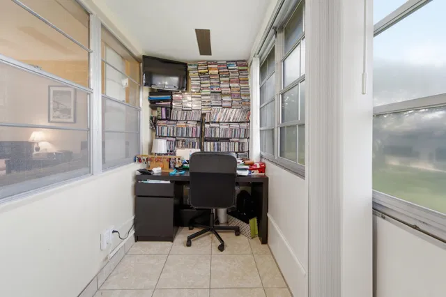 Residence photo 15