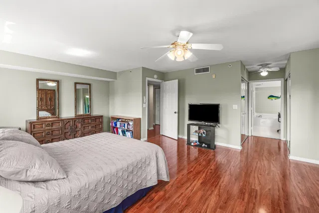 Unit 401 photo 18