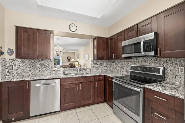 Unit 401 photo 22