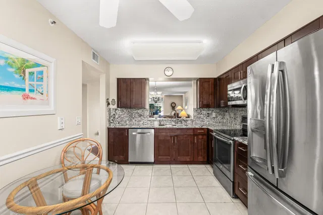 Unit 401 photo 23