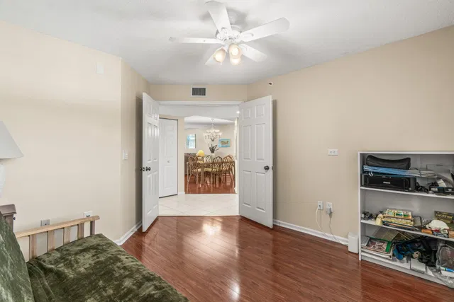 Unit 401 photo 25
