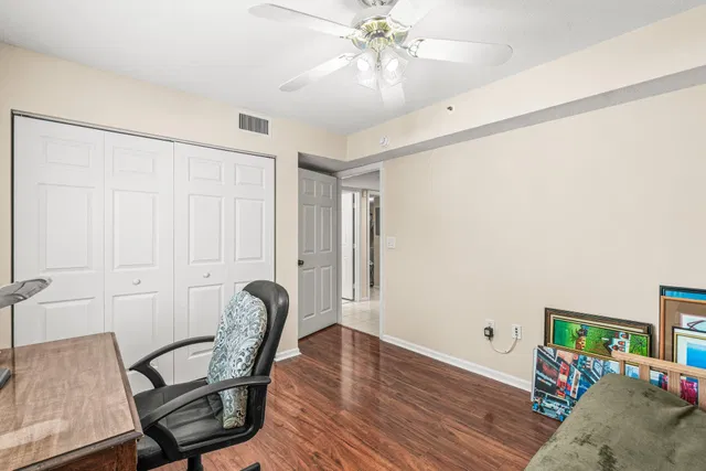 Unit 401 photo 28