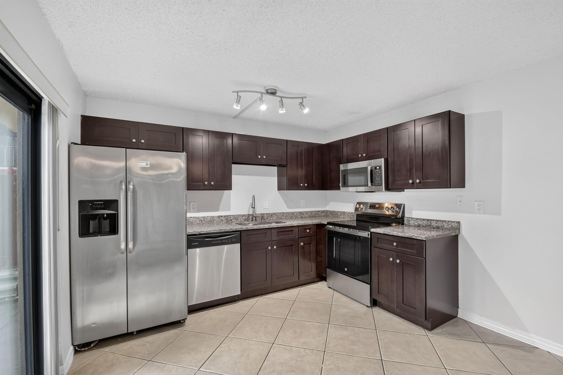 Residence photo 17