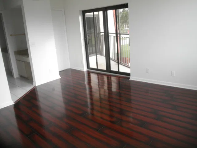 Residence photo 8